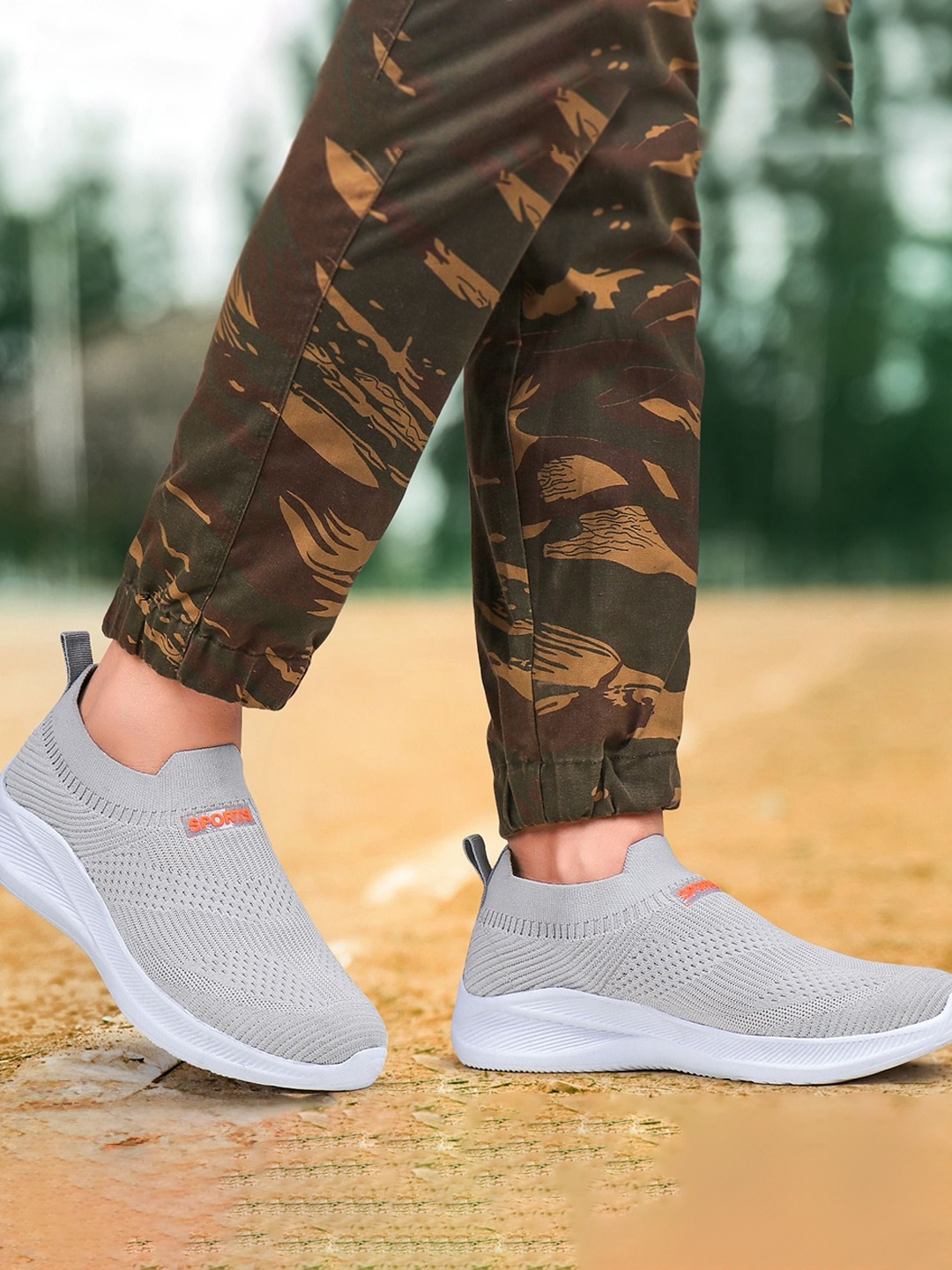 

DRACKFOOT Men Running Non-Marking Shoes, White