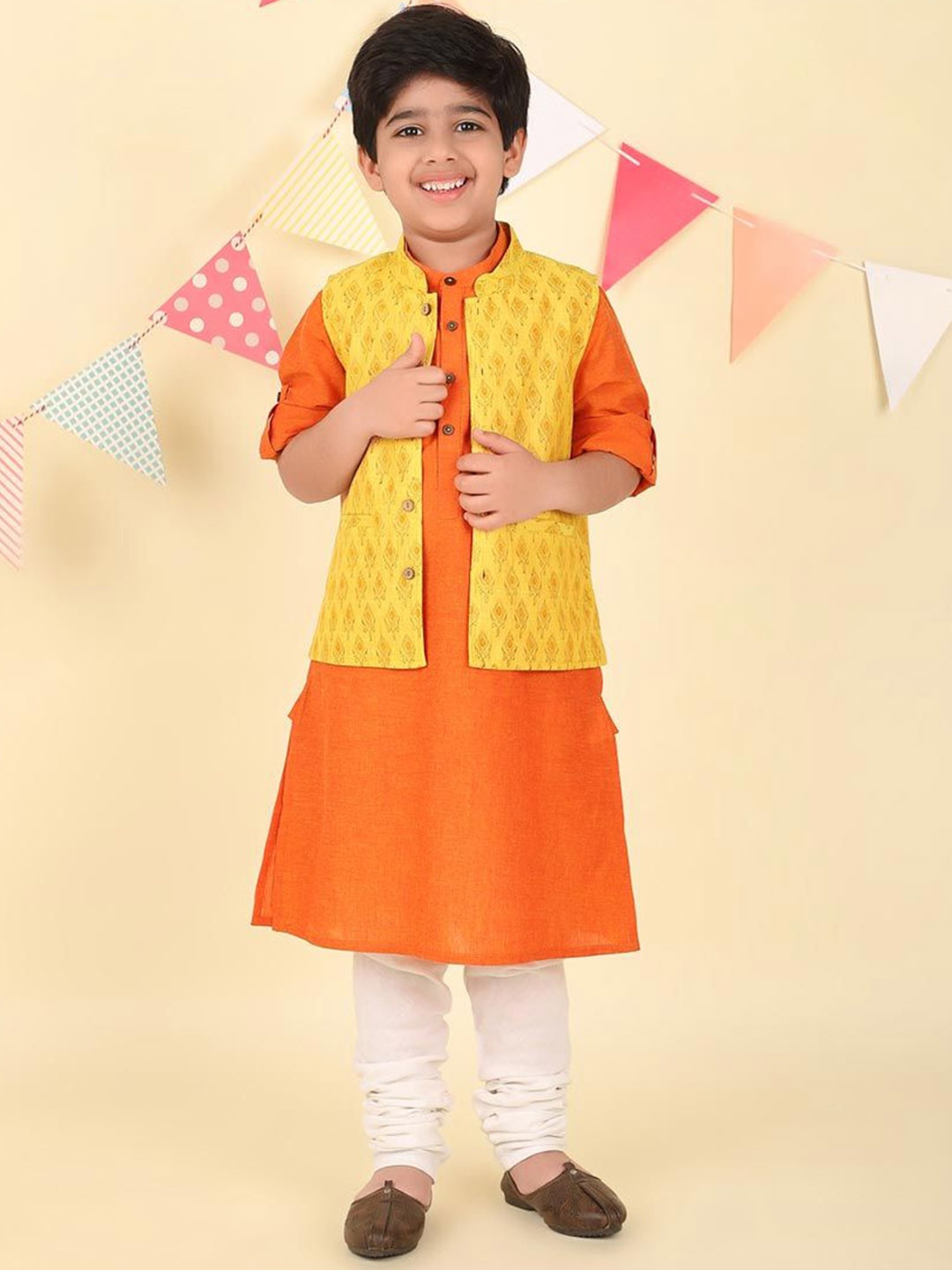 

Fabindia Boys Ethnic Motifs Printed Flared Sleeves Thread Work Kurta, Yellow
