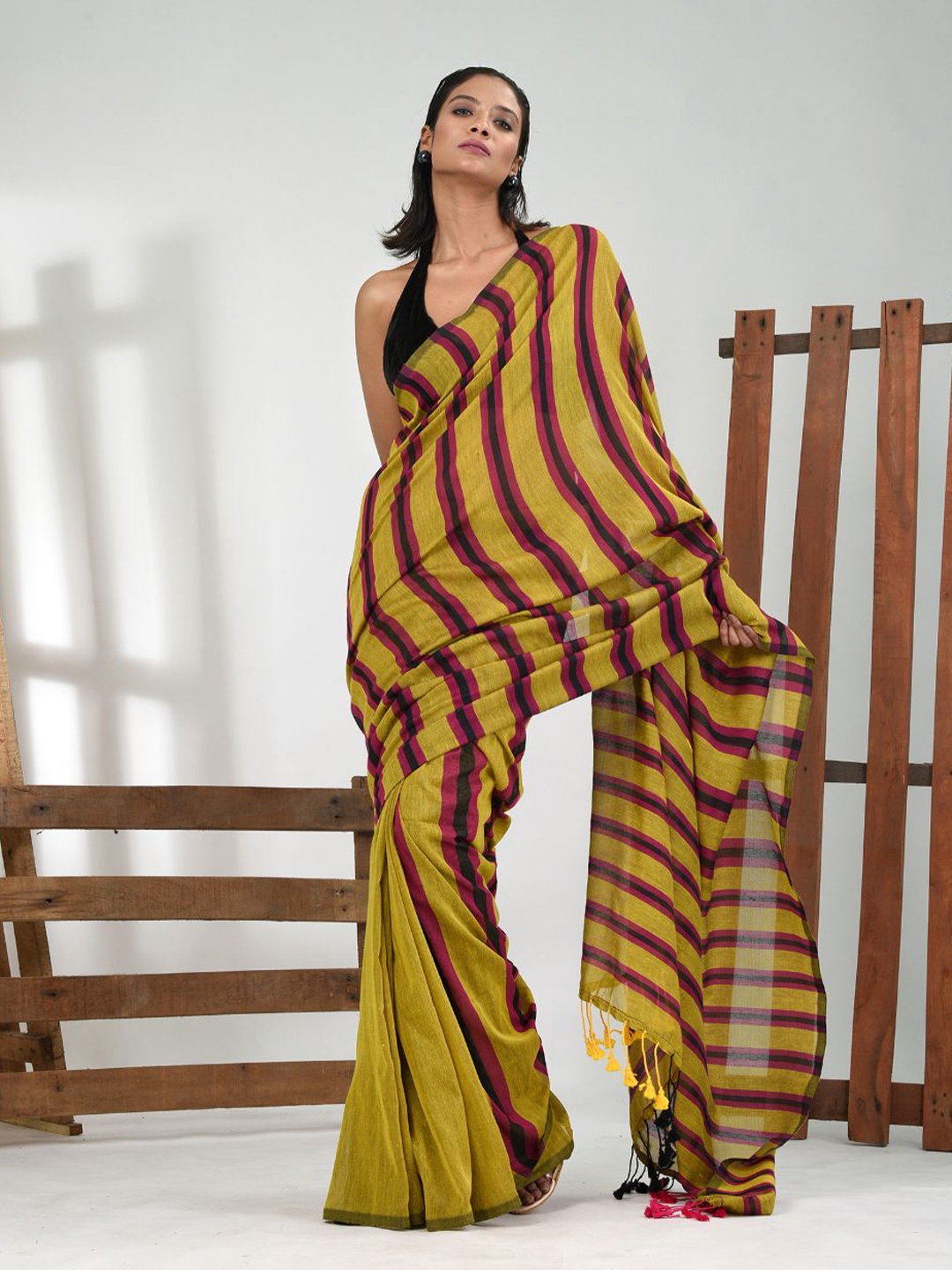 

Charukriti Striped Pure Cotton Saree, Yellow