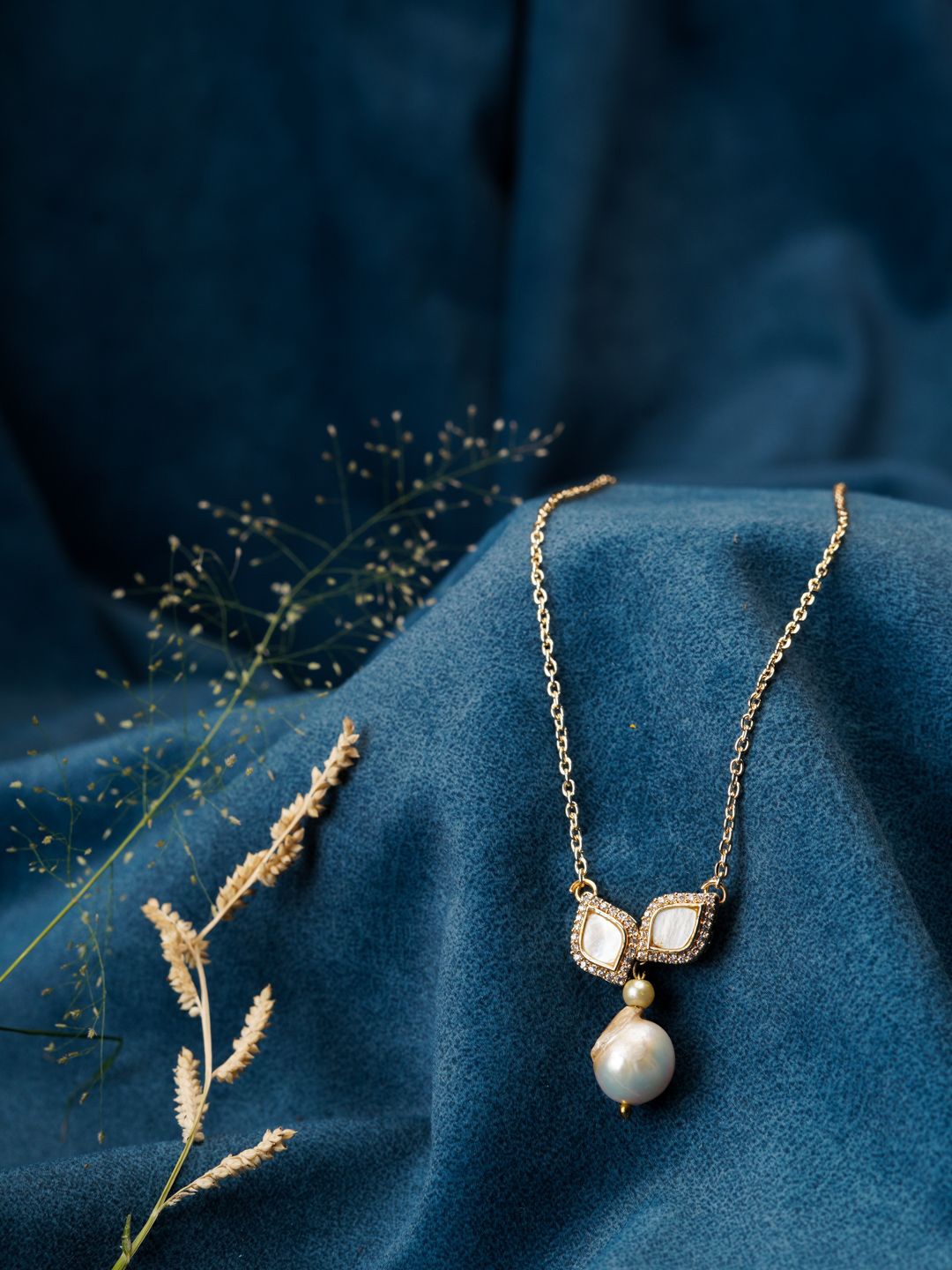 

AARSEE OFFICIAL Anti-Tarnish 22KT Gold-Plated Soft Petal Pearl Necklace