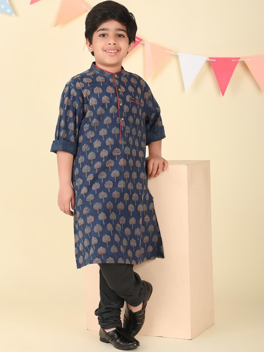 

Fabindia Boys Ethnic Motifs Printed Flared Sleeves Kurta, Blue