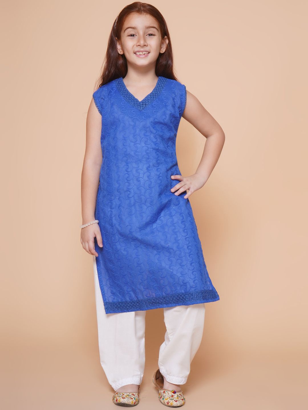 

Kidotsav Girls Floral Embroidered Regular Thread Work Kurti with Salwar, Blue