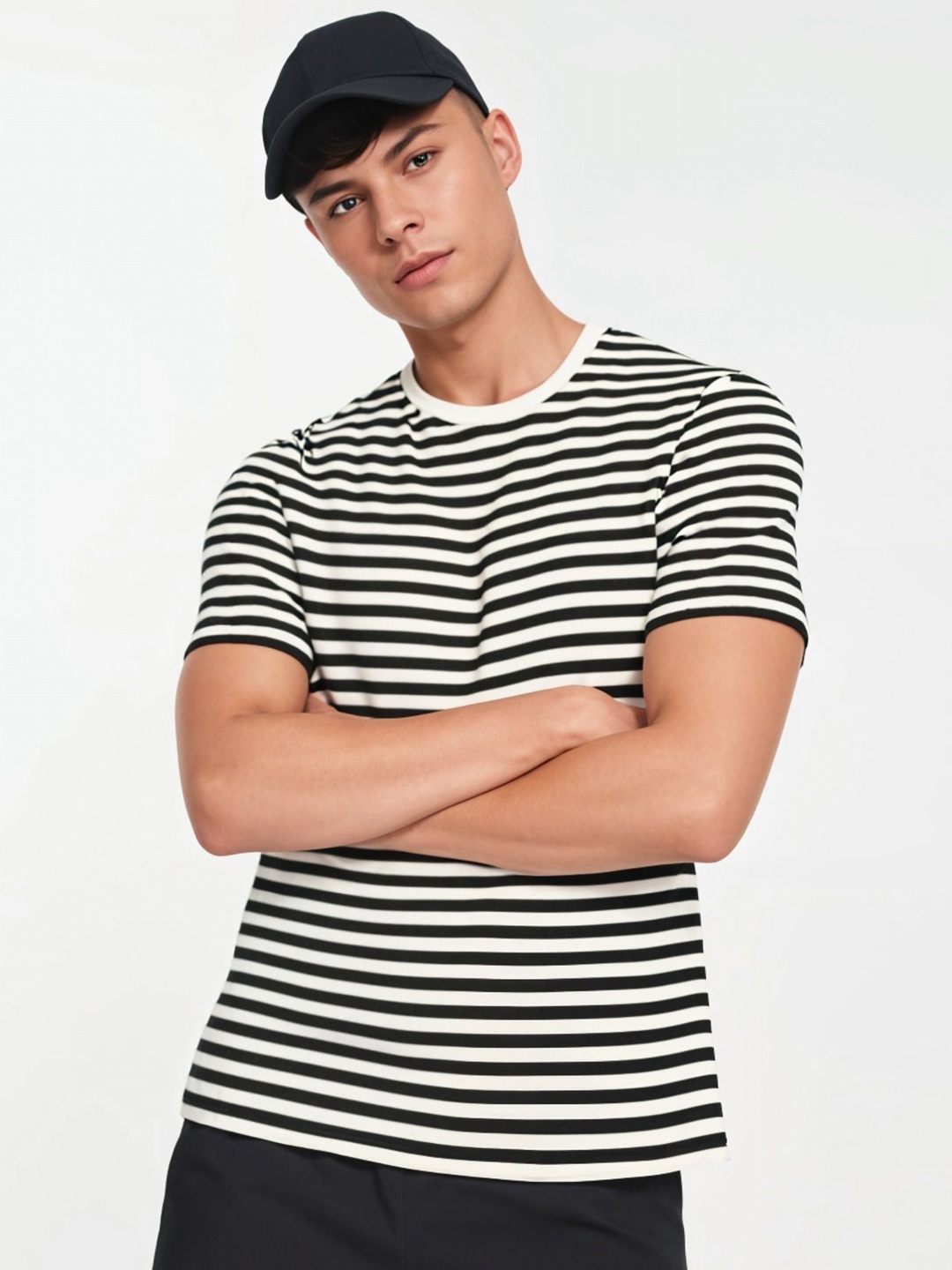 

MACK JONNEY Men Striped Monochrome Pockets T-shirt, Black