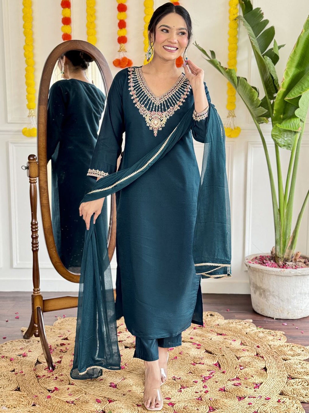 

ASCIIBLUES Women Ethnic Motifs Embroidered Regular Thread Work Kurta with Trousers & With Dupatta, Teal