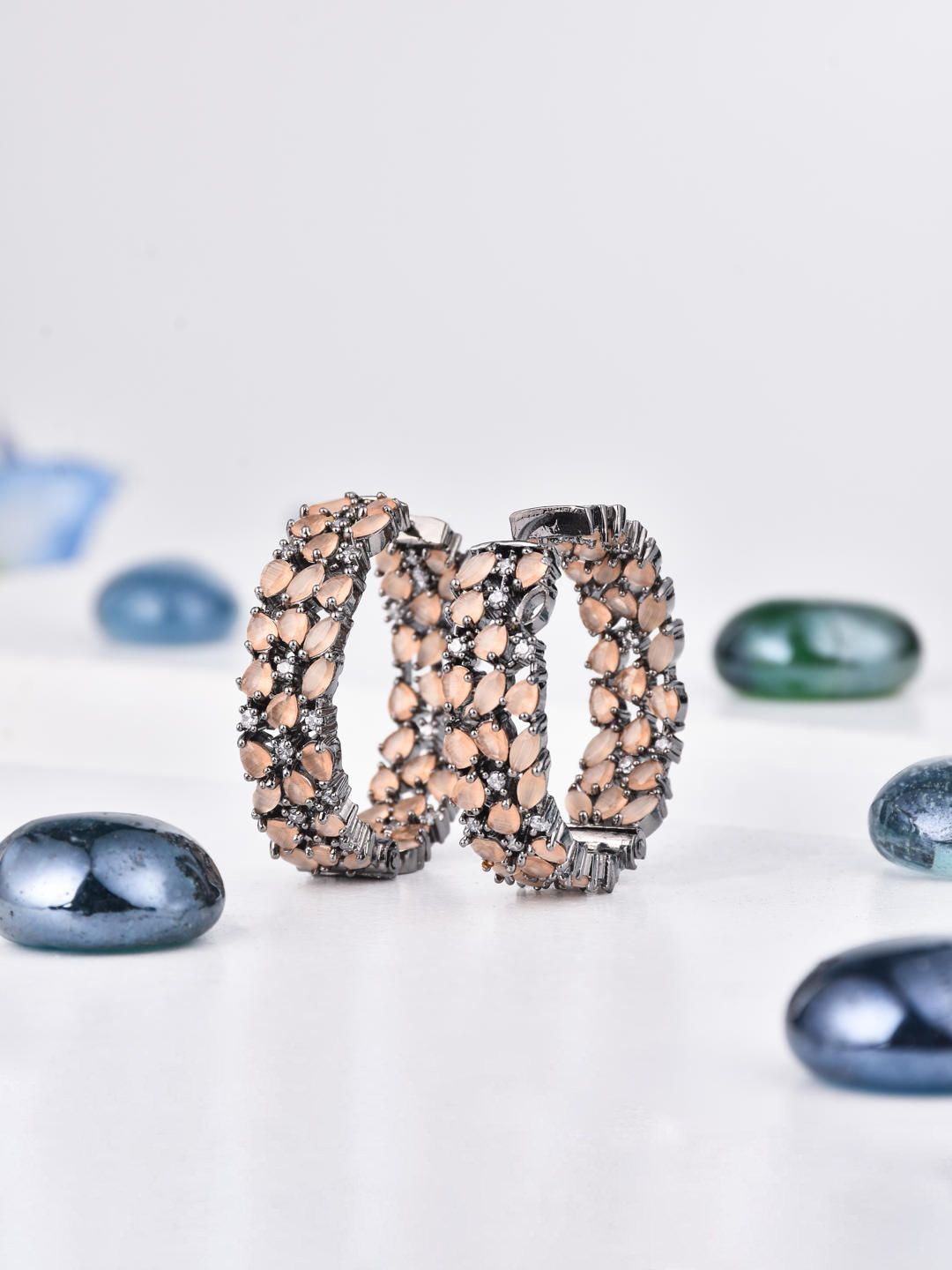 

Reenisaa Oval Hoop Earrings, Champagne