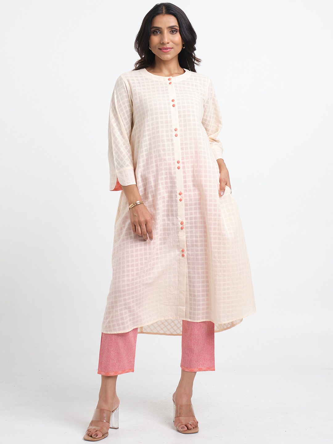 

CYAN Women Dobby Dobby Kurta, Peach