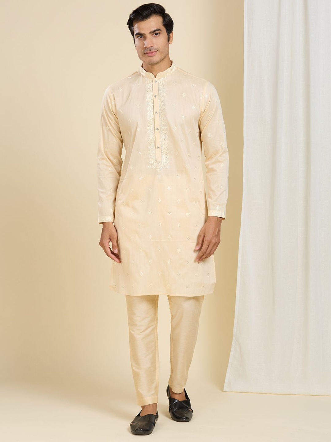 

Be Desi Men Floral Embroidered Regular Thread Work Kurta with Pyjamas, Brown