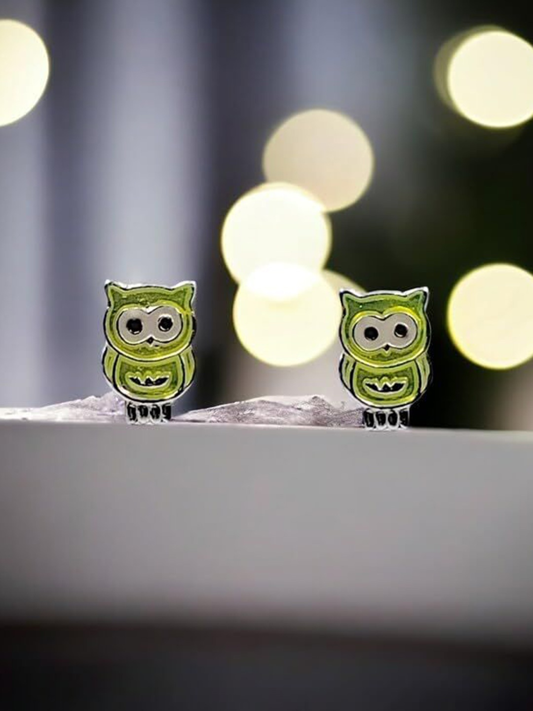 

AMONROO Contemporary Studs Earrings, Lime green