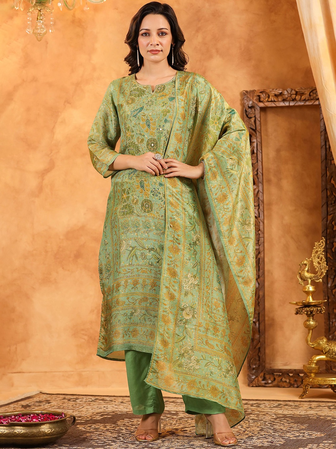 

HOUSE OF MORA Women Floral Printed Regular Sequinned Kurta with Trousers & With Dupatta, Green