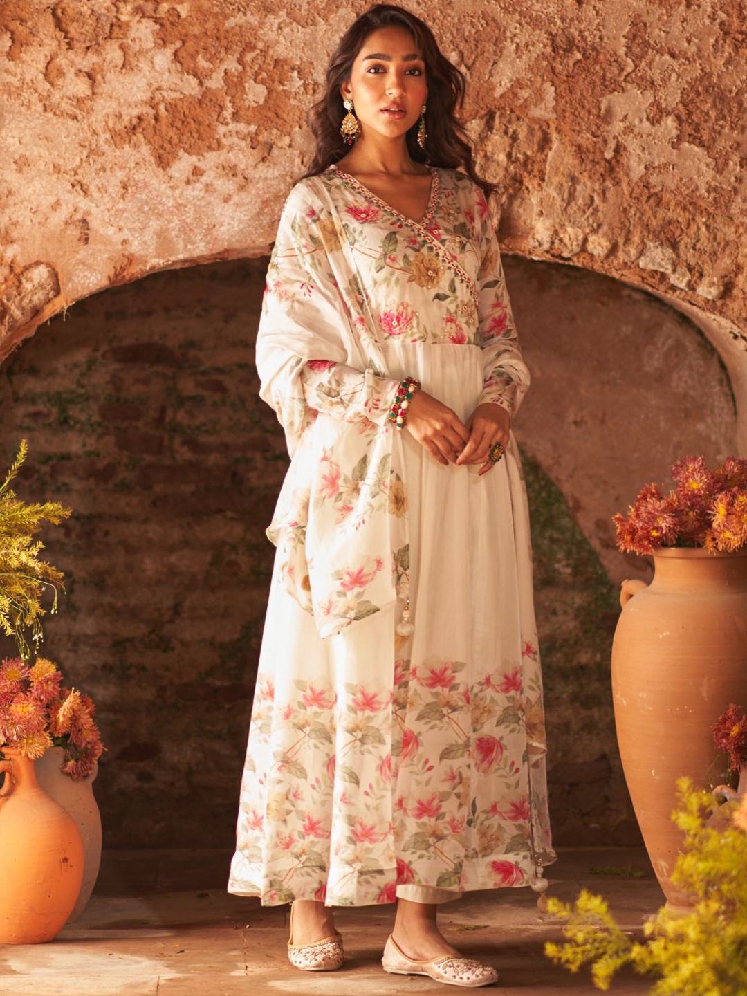 

Sindh Fashion Women Floral Printed Regular Thread Work Kurta with Trousers & With Dupatta, White