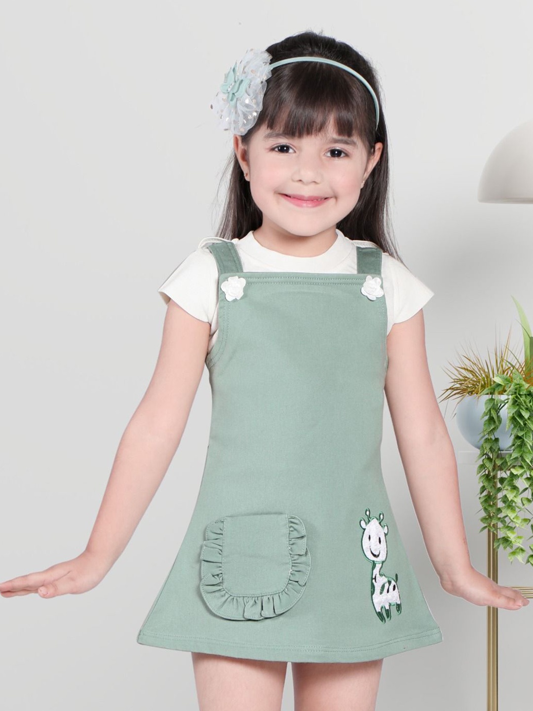 

kidoz Girls Cotton Dungaree With T-Shirt, Green