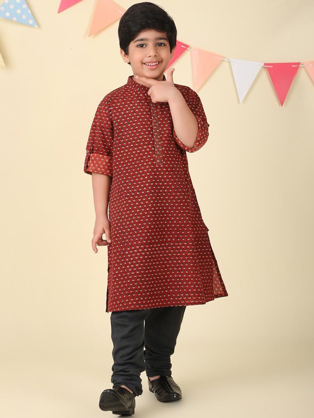 

Fabindia Boys Ethnic Motifs Printed Cold-Shoulder Sleeves Mirror Work Kurta, Red