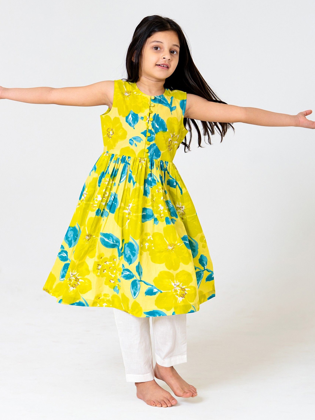

MUM & DAUGHTER Girls Floral Printed Kurta Pant Set, Green