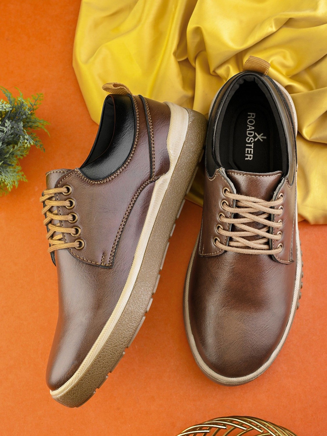 

The Roadster Lifestyle Co. Men Casual Sneakers, Brown