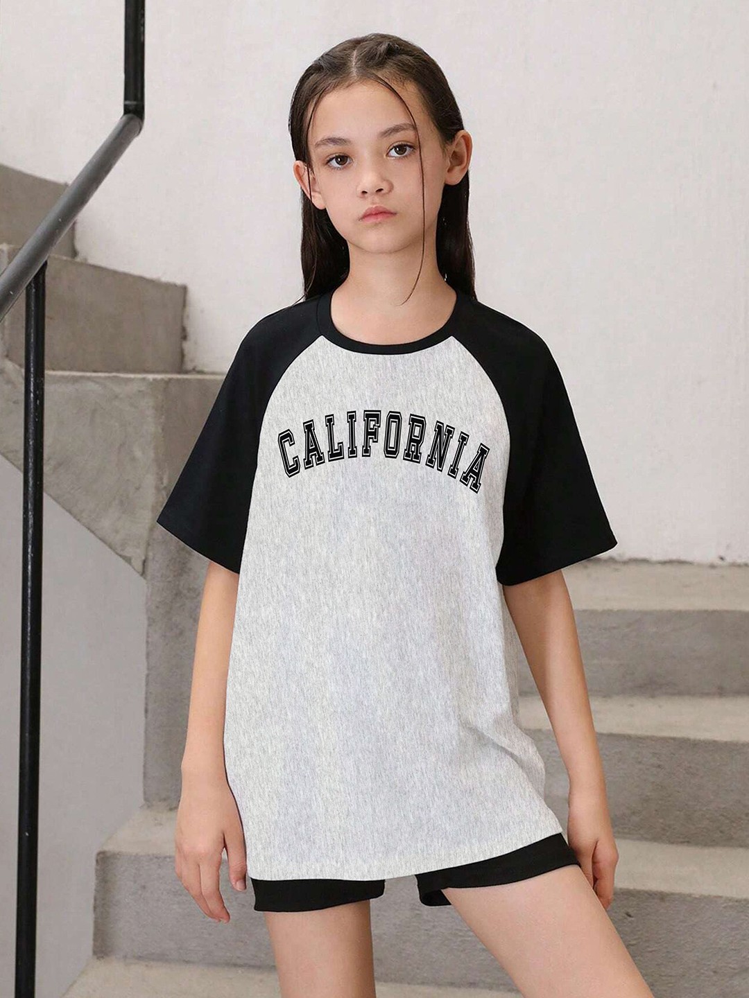 

LOCAVESTIR Girls Printed T-shirt, Grey
