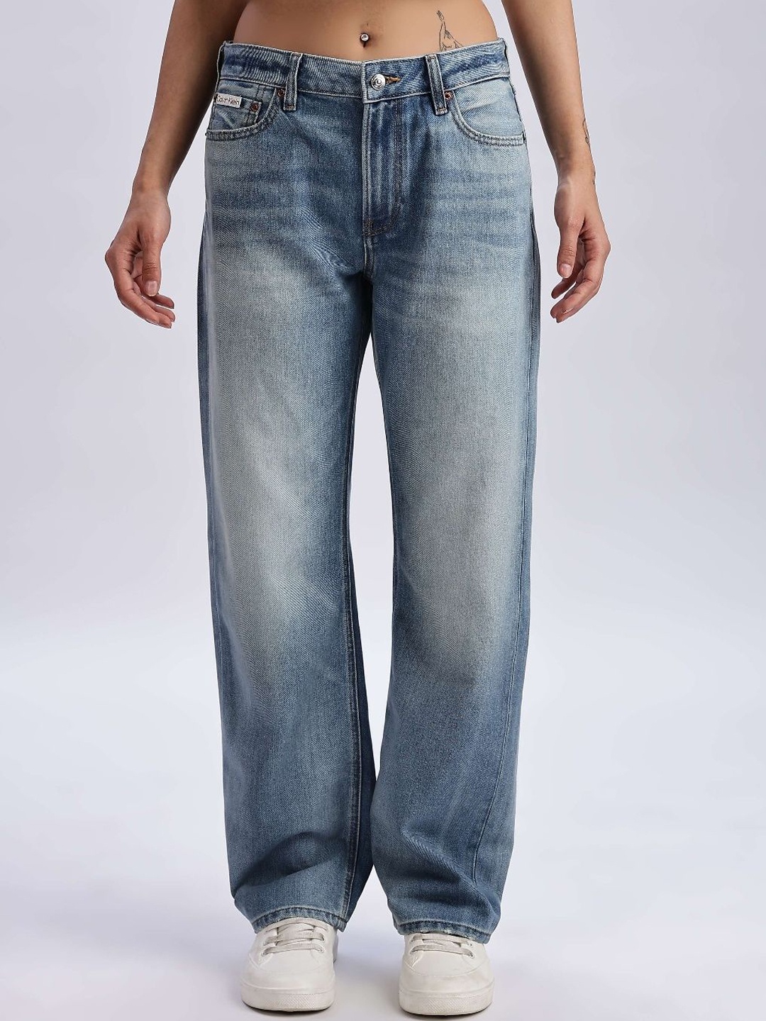 

Calvin Klein Jeans Women Relaxed Fit Light Fade Jeans, Blue