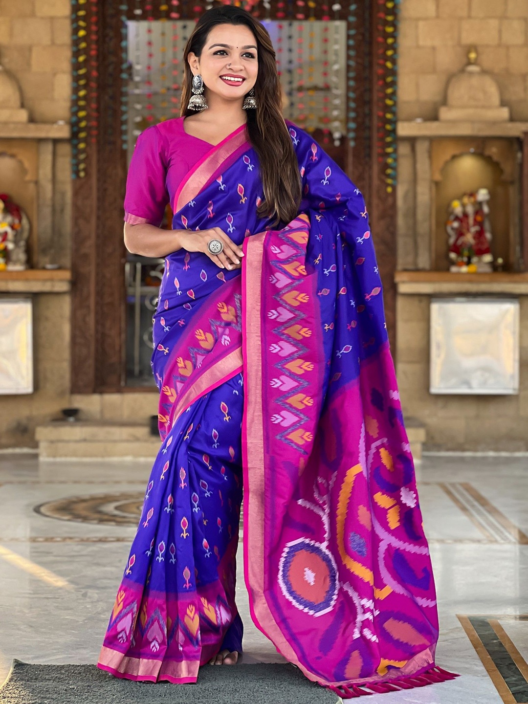 

DIVASTRI Ethnic Motifs Zari Silk Blend Ikat Saree, Blue