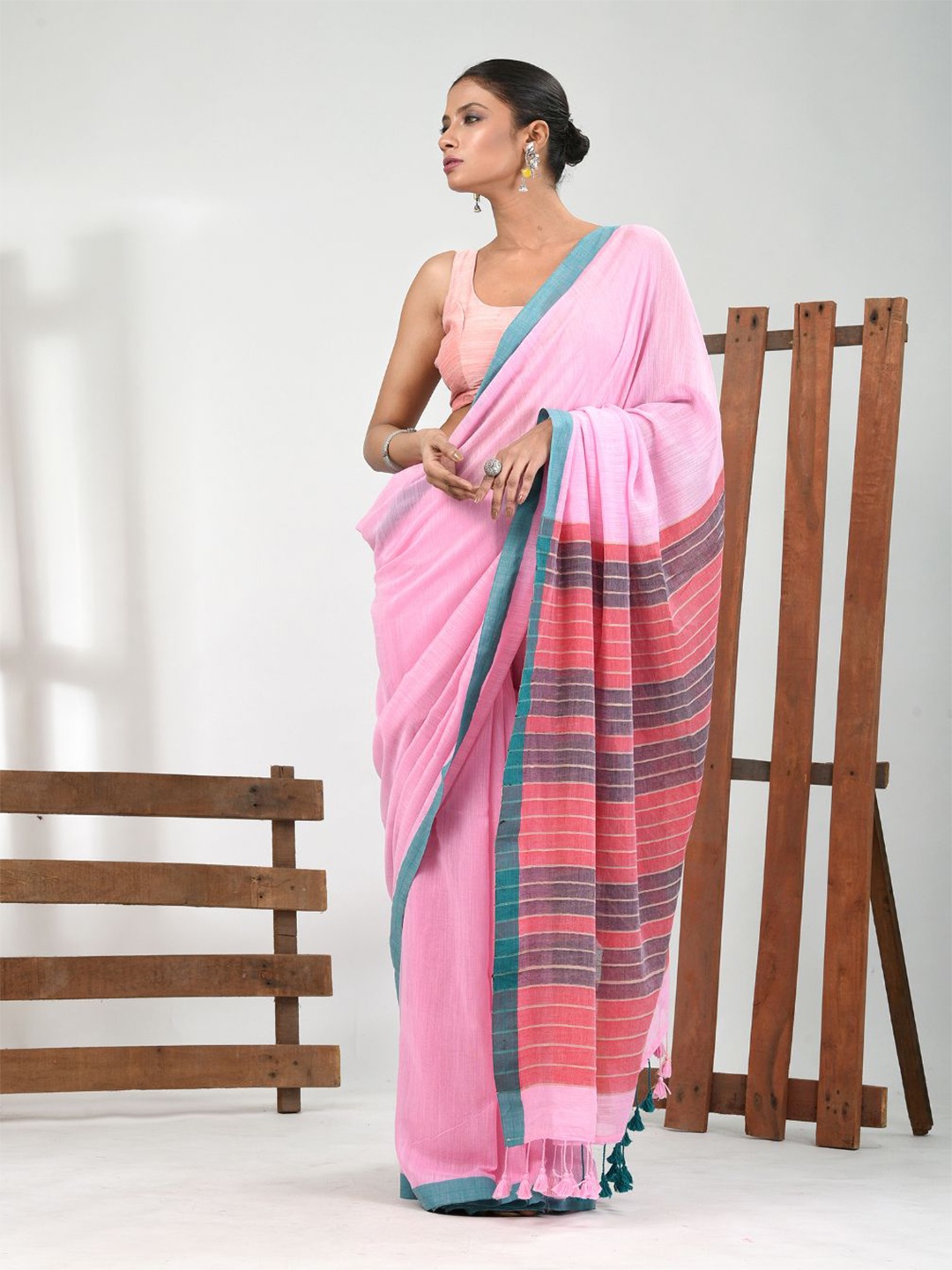 

Charukriti Woven Design Pure Cotton Handloom Saree, Pink