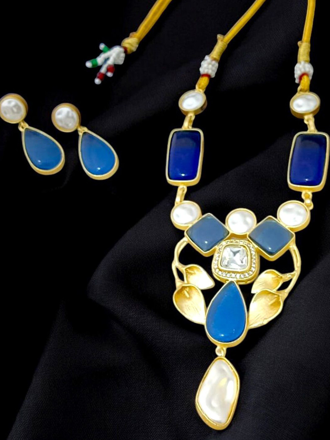 

TISHUL JEWELS Gold-Plated Meenakari Necklace Set, Blue