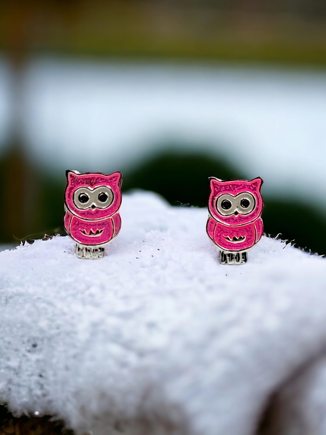 

AMONROO Contemporary Studs Earrings, Fuchsia