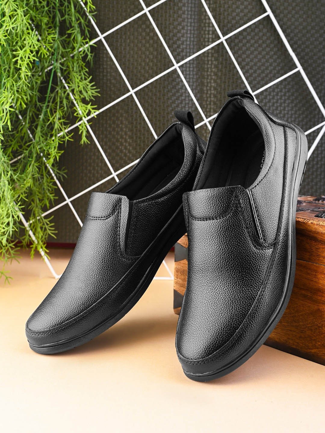 

The Roadster Lifestyle Co. Men Formal Slip-On Shoes, Black