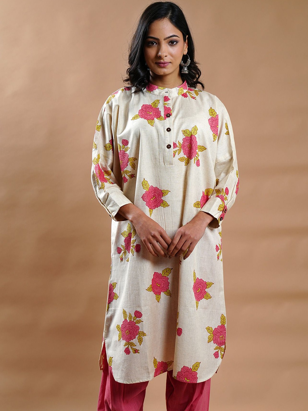

CYAN Women Floral Printed Thread Work Kurta, Multi