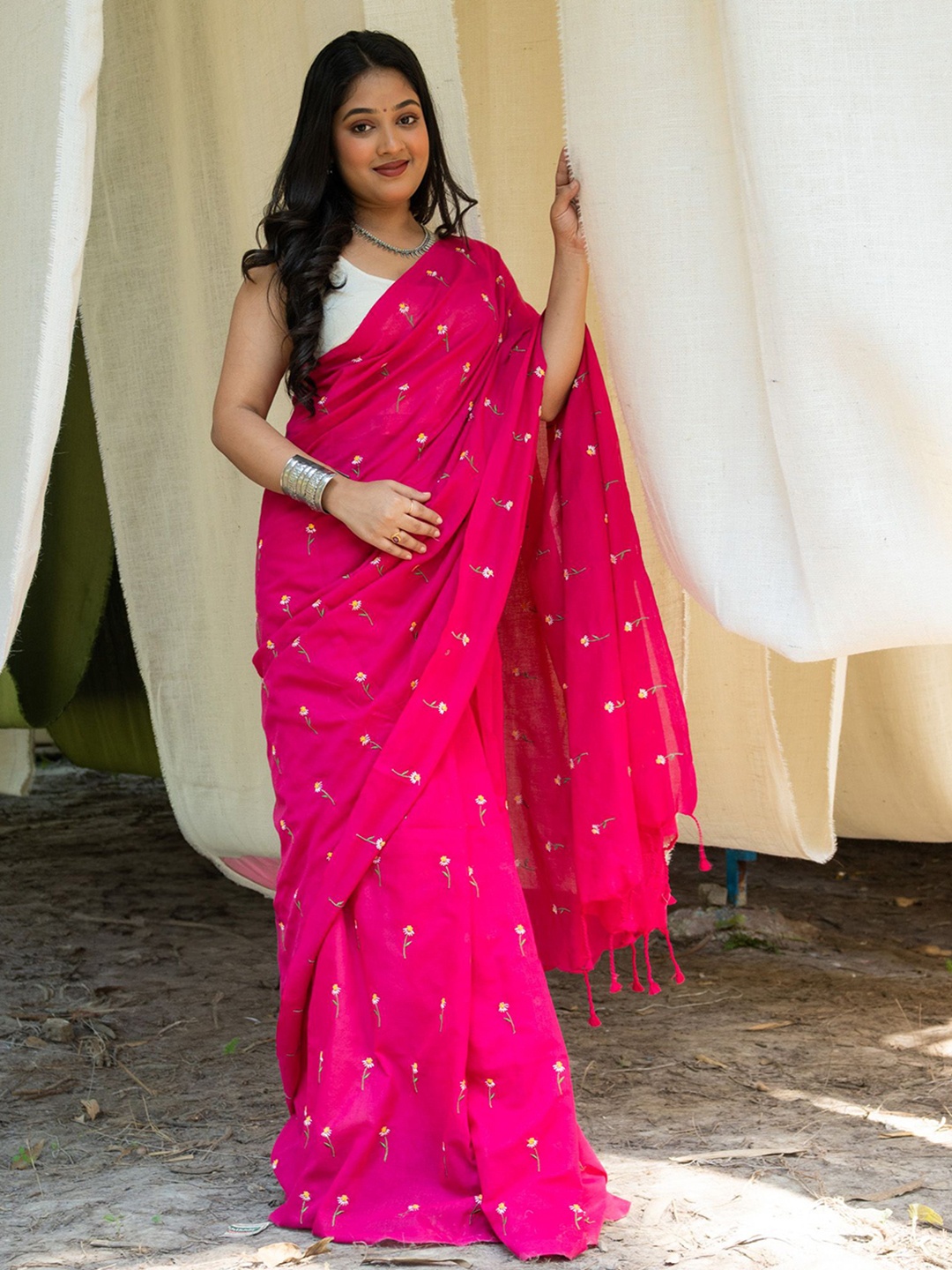 

Uttariya Floral Embroidered Pure Cotton Saree, Pink