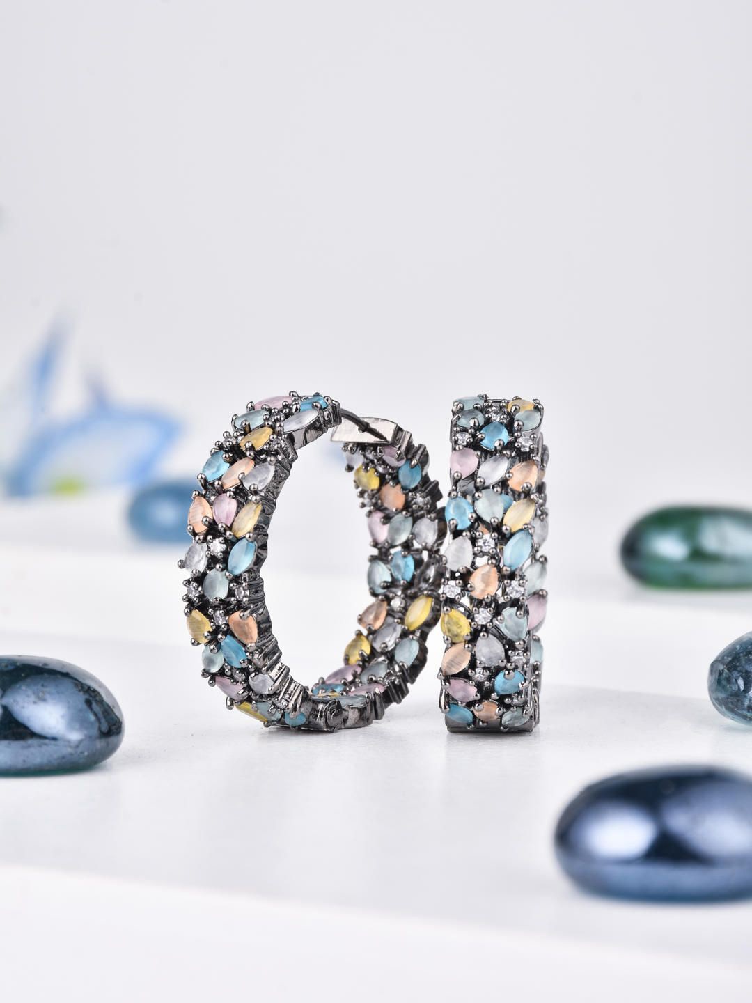 

Reenisaa Oval Hoop Earrings, Multi