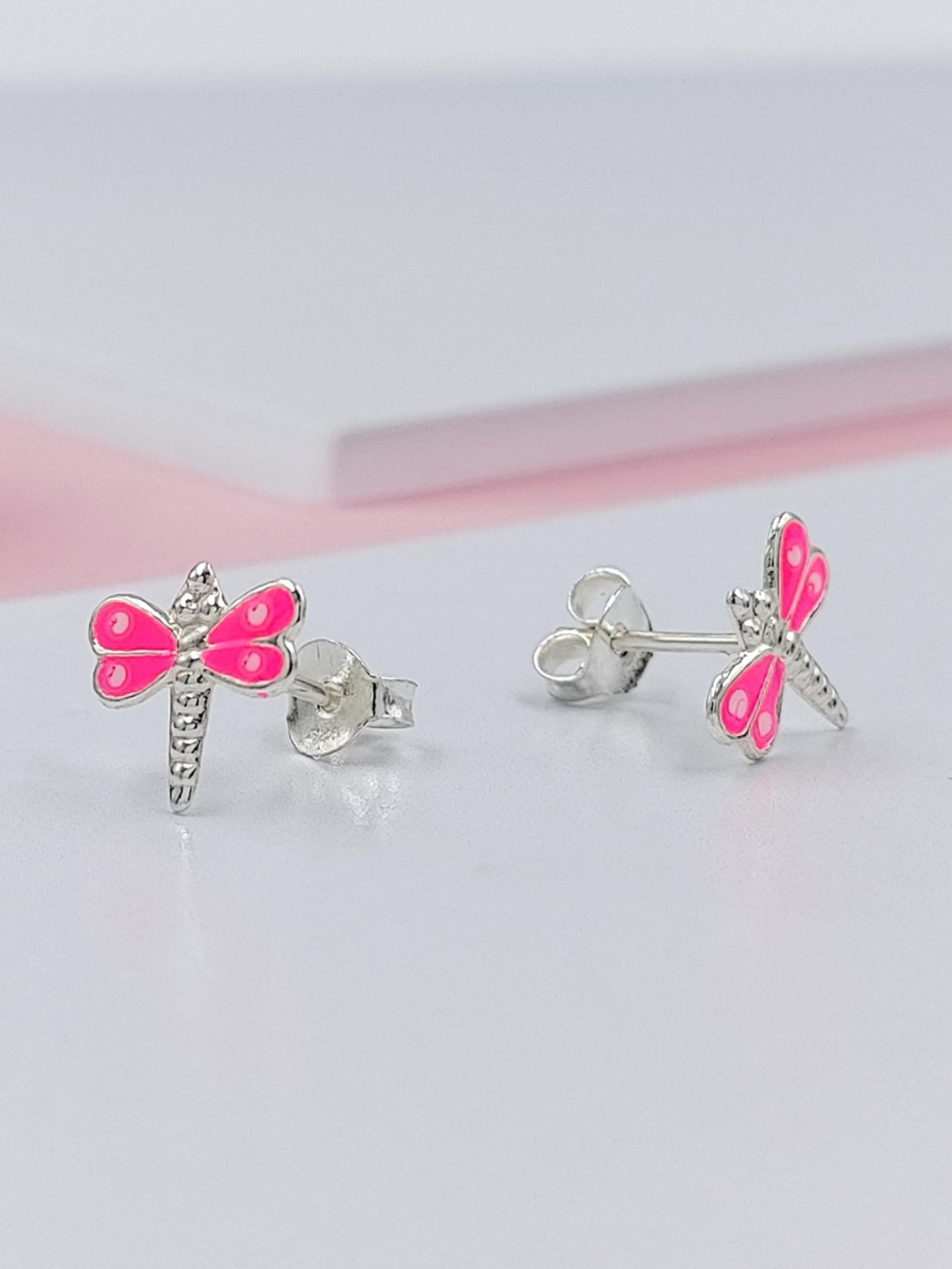 

AMONROO Contemporary Studs Earrings, Pink