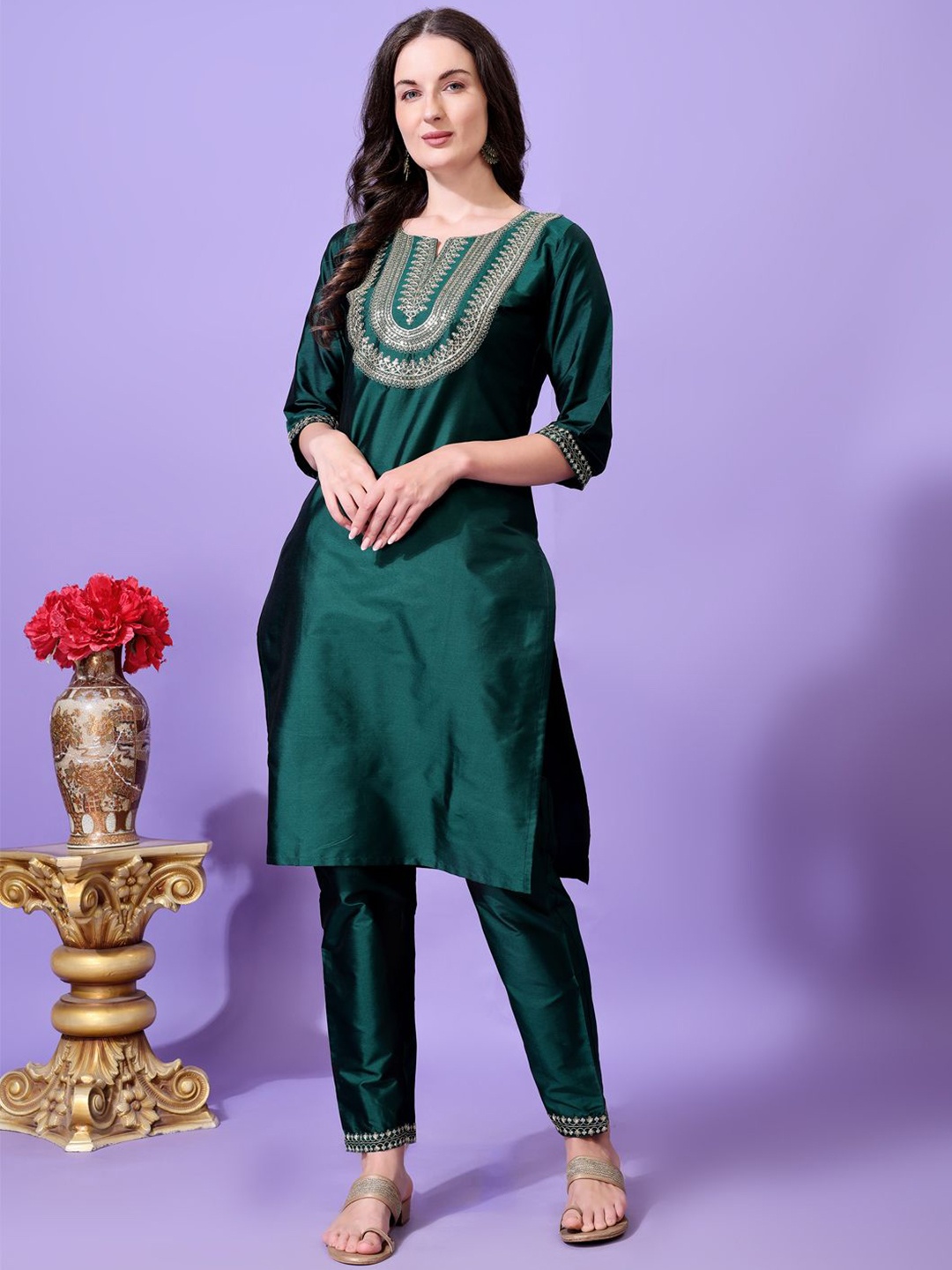 

AYUKTA INTERNATIONAL Women Regular Kurti with Trousers, Green