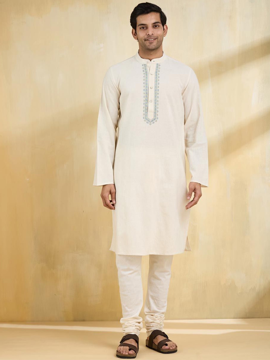 

Fabindia Men Embroidered Flared Sleeves Thread Work Kurta, Off white