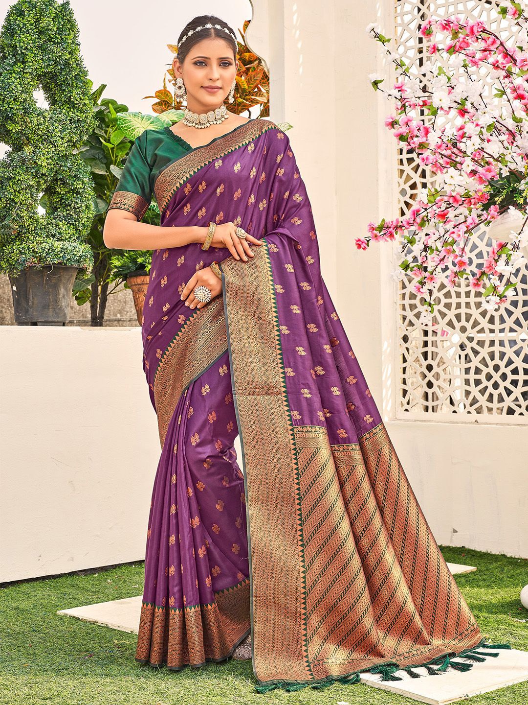 

Anouk Woven Design Zari Silk Blend Banarasi Saree, Purple