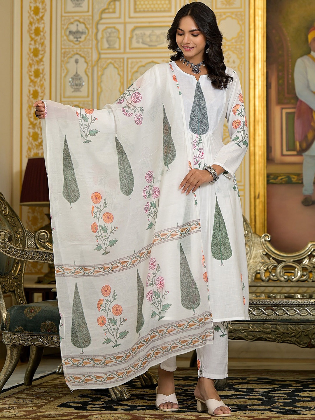 

DIVASTRI Women Floral Printed Regular Kurta with Trousers & With Dupatta, White