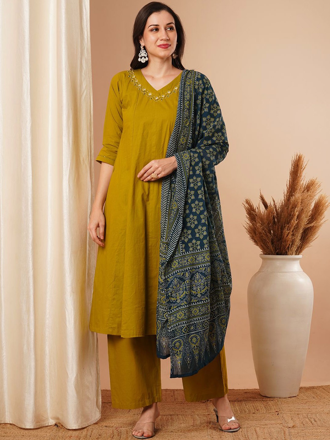 

FASHOR Women Ethnic Motifs Embroidered Regular Zardozi Pure Cotton Kurta with Trousers & With Dupatta, Green