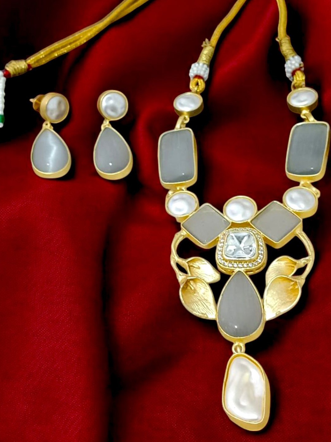 

TISHUL JEWELS Gold-Plated Meenakari Necklace Set, Grey