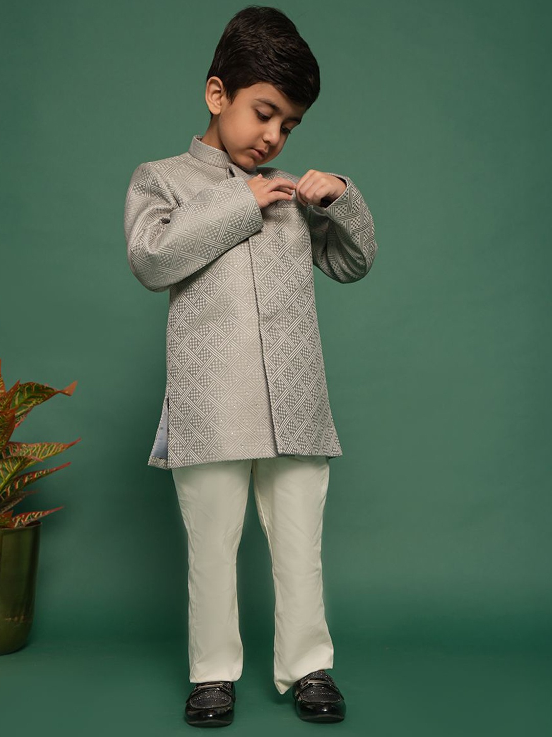 

VASTRAMAY Boys Textured Sherwani Set, Silver