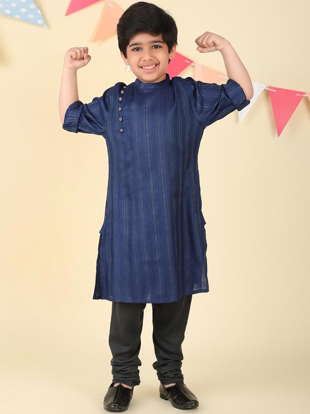 

Fabindia Boys Flared Sleeves Thread Work Kurta, Blue