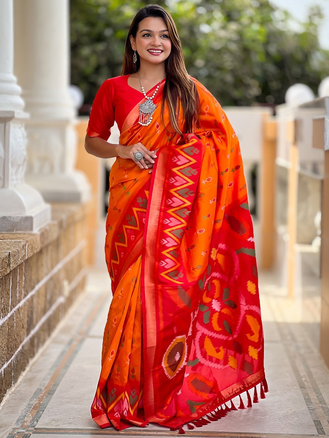 

DIVASTRI Ethnic Motifs Zari Silk Blend Ikat Saree, Orange