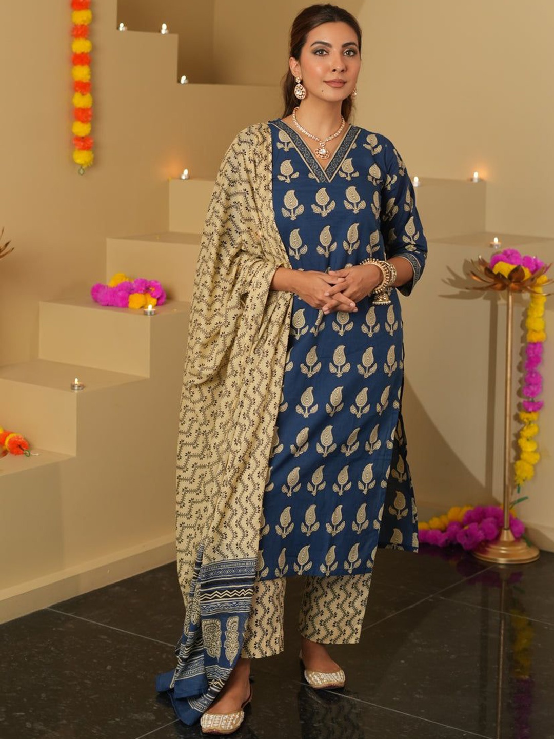 

KALINI Women Floral Printed Regular Kurta with Palazzos & With Dupatta, Blue