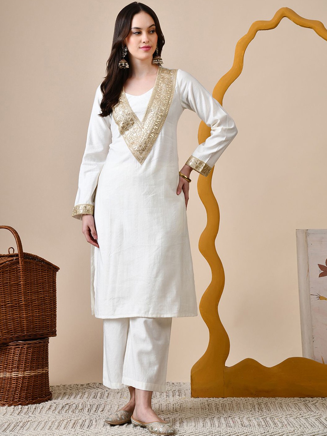 

Myshka Women Regular Patchwork Kurta with Trousers, White