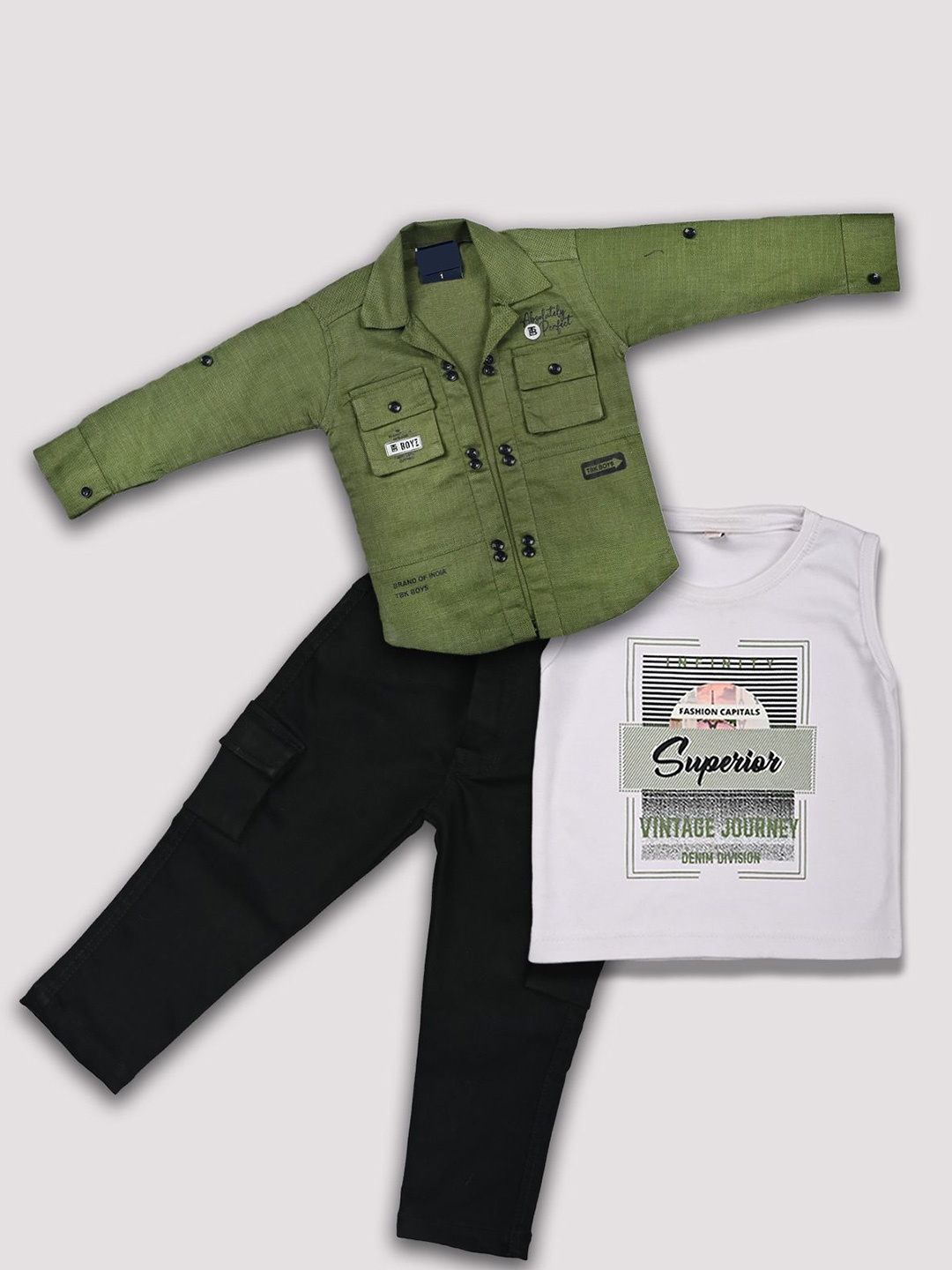 

we11 Boys Printed T-shirt with Trousers, Green