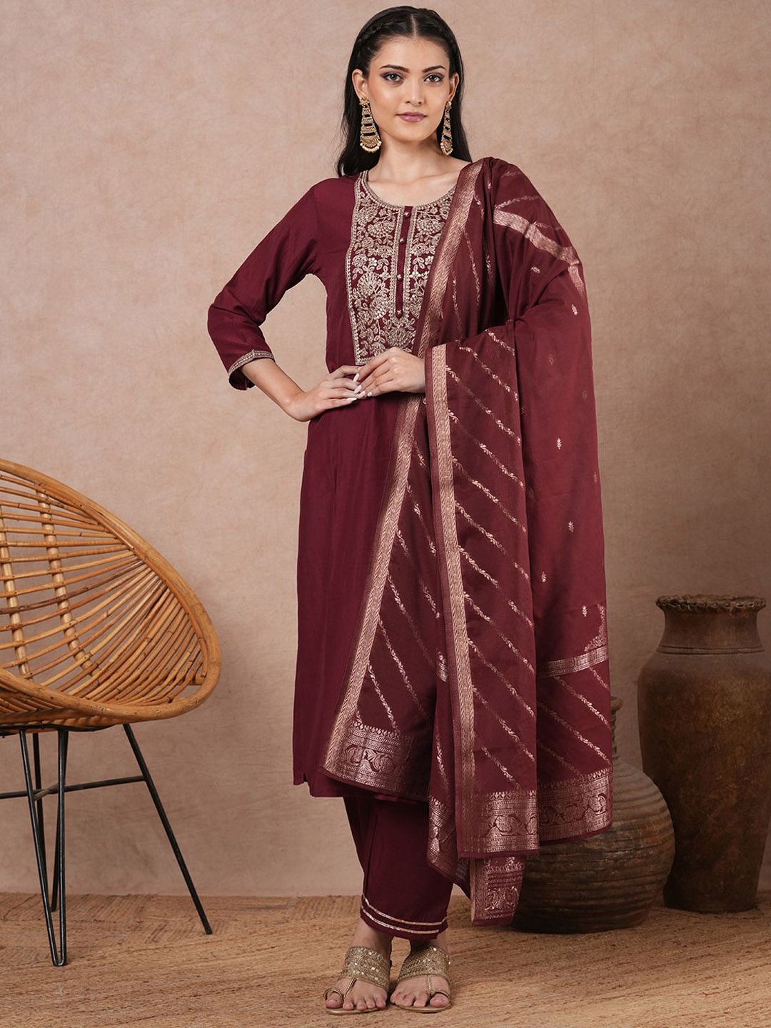 

FASHOR Women Ethnic Motifs Embroidered Regular Kurta with Trousers & With Dupatta, Maroon