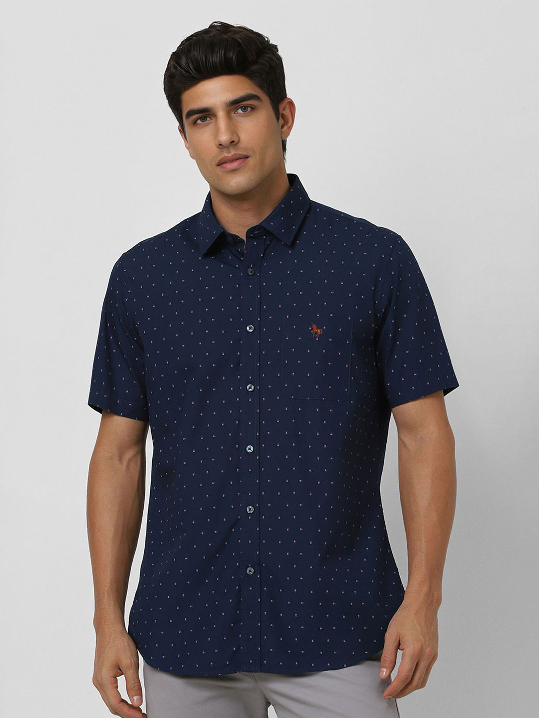 

Van Heusen Sport Men Slim Fit Opaque Printed Casual Shirt, Navy blue