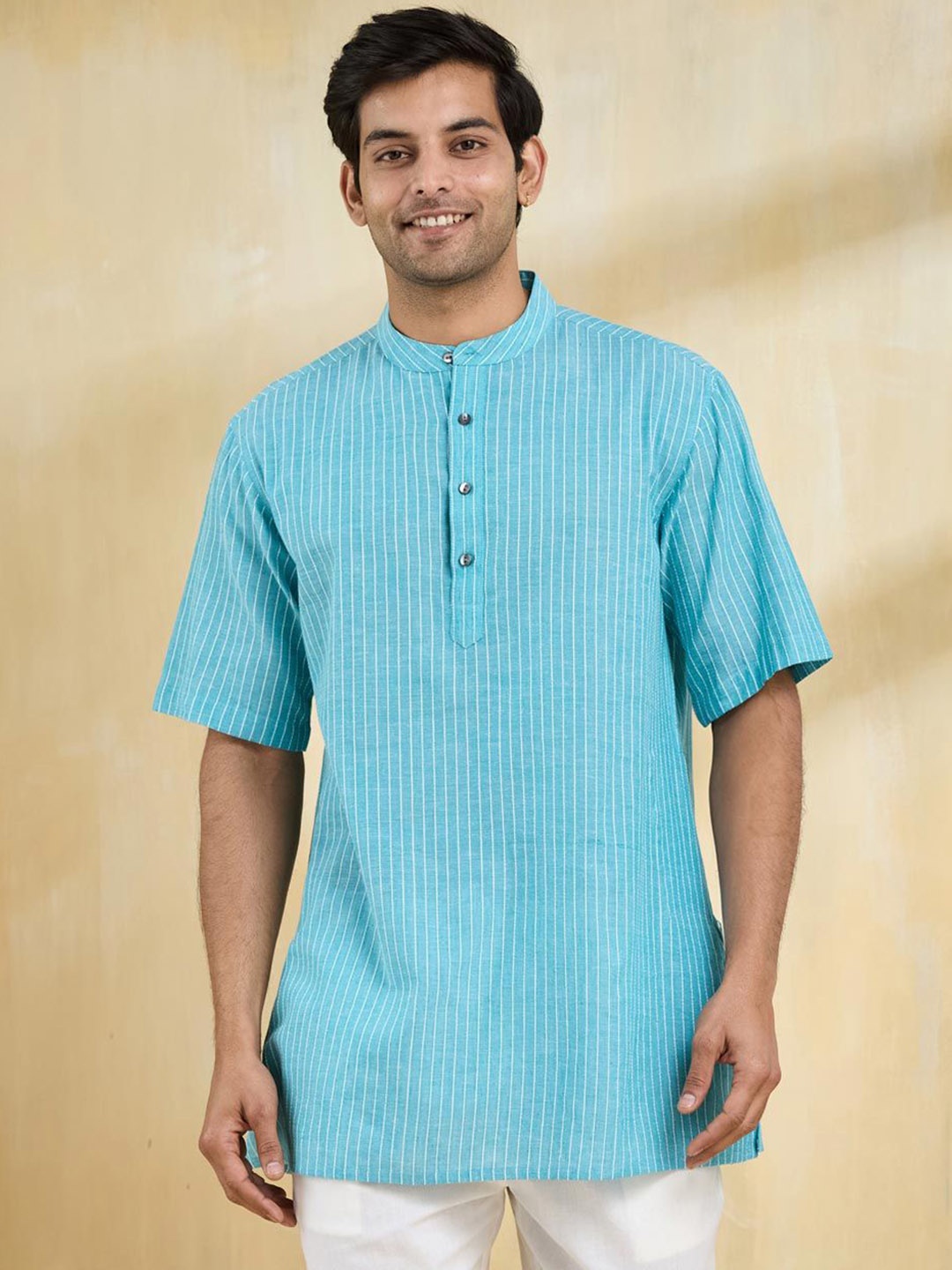

Fabindia Men Striped Flared Sleeves Thread Work Kurta, Blue