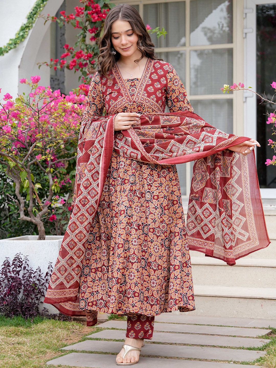 

JAIMINI Women Floral Printed Layered Mirror Work Pure Cotton Kurta with Trousers & With Dupatta, Maroon