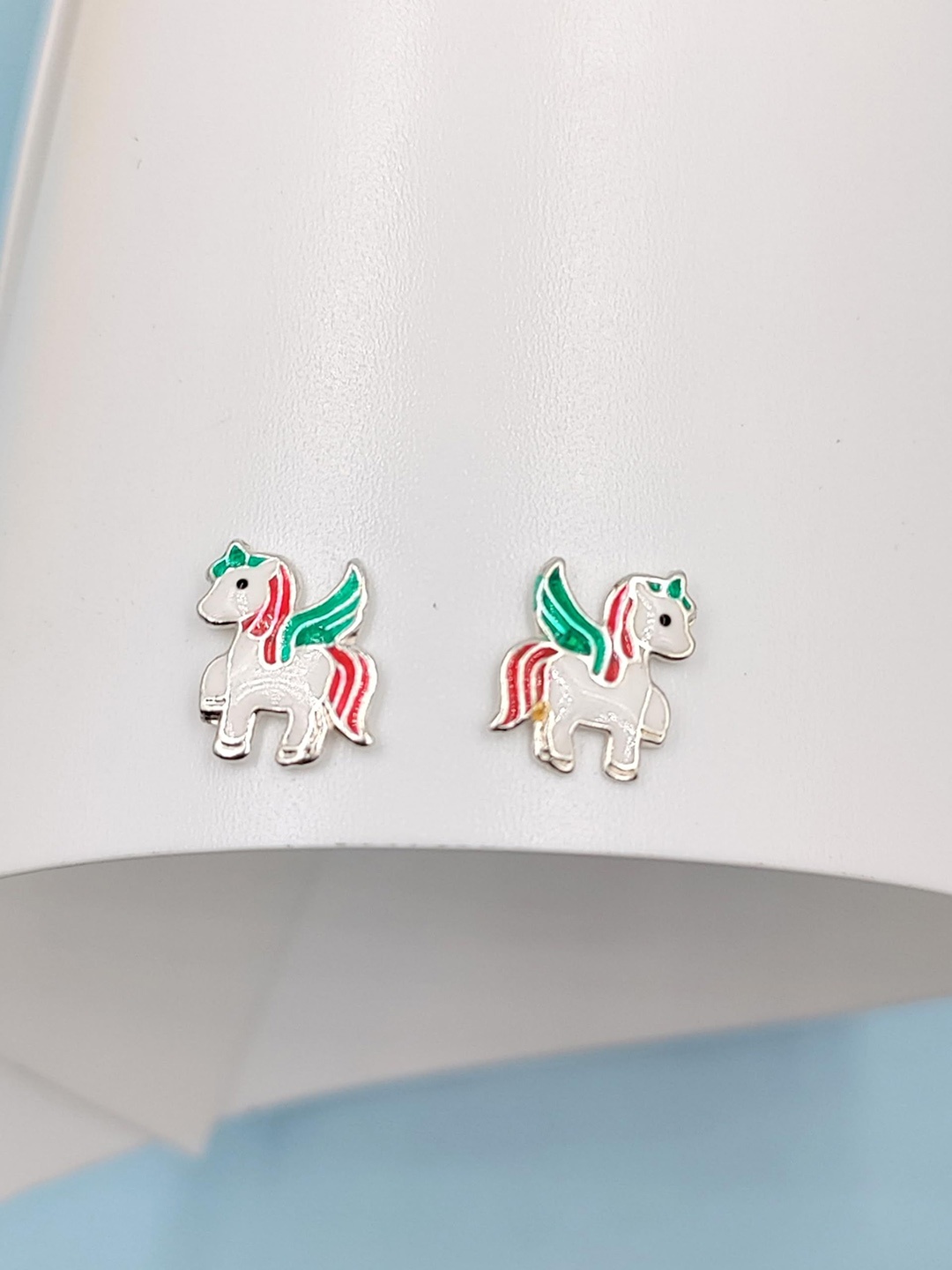 

AMONROO Animal Shaped Studs Earrings, Green