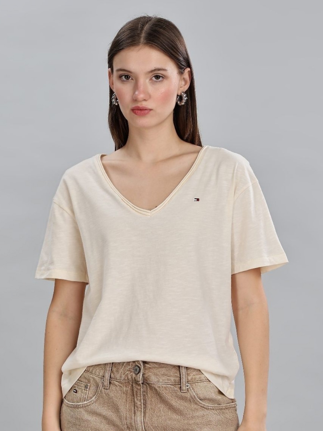 

Tommy Hilfiger Women Printed V-Neck Drop-Shoulder Sleeves Organic Cotton T-shirt, Beige
