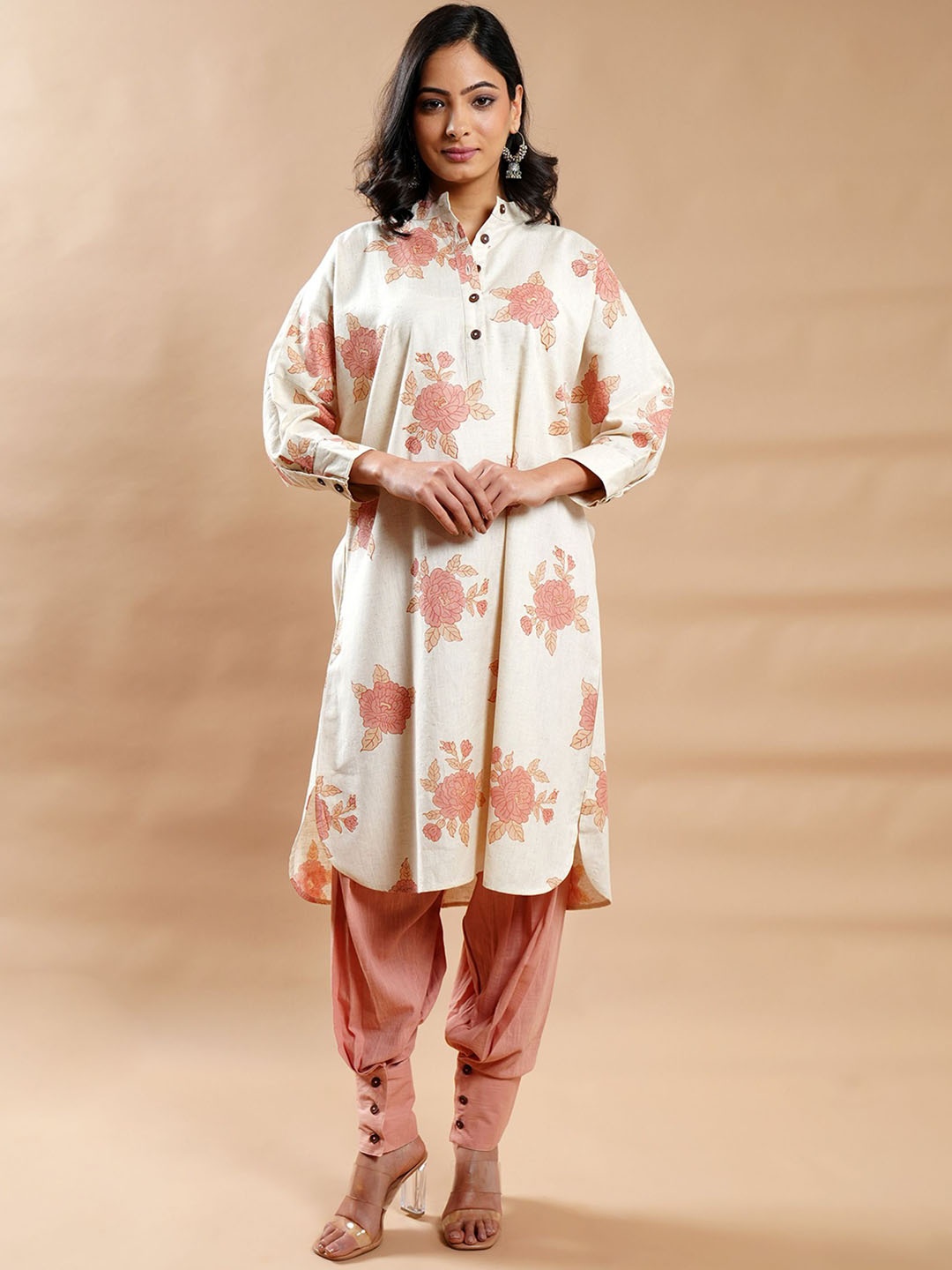 

CYAN Women Floral Printed Kurta, Peach