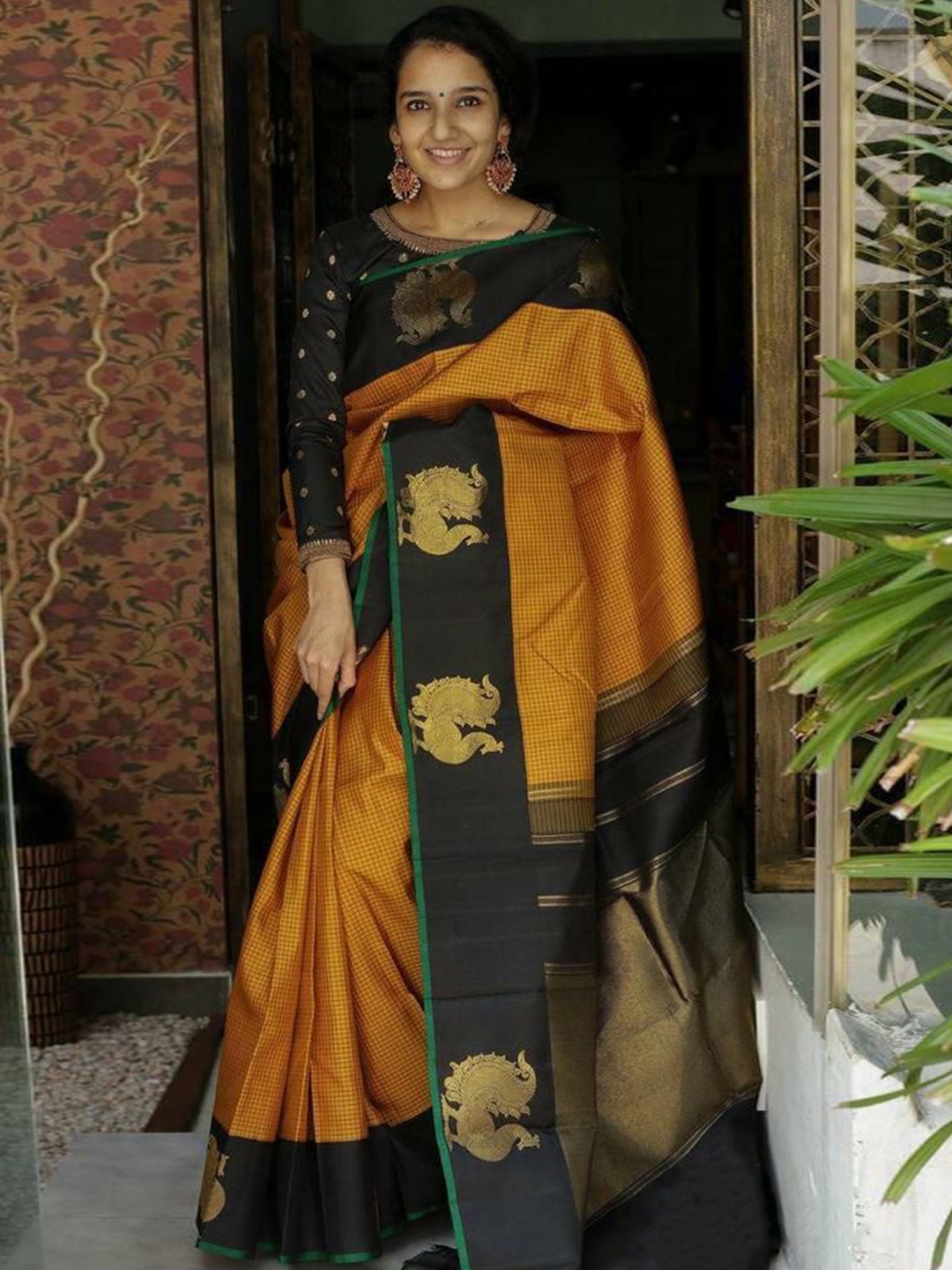 

VILLE FASHION Woven Design Zari Art Silk Kanjeevaram Saree, Yellow