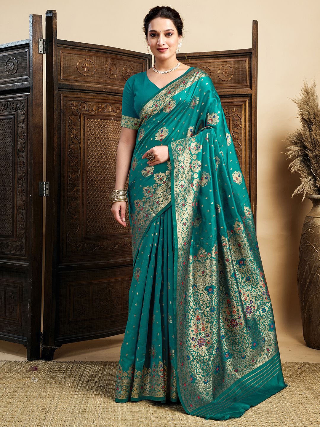 

HERE&NOW Woven Design Zari Pure Silk Banarasi Saree, Green
